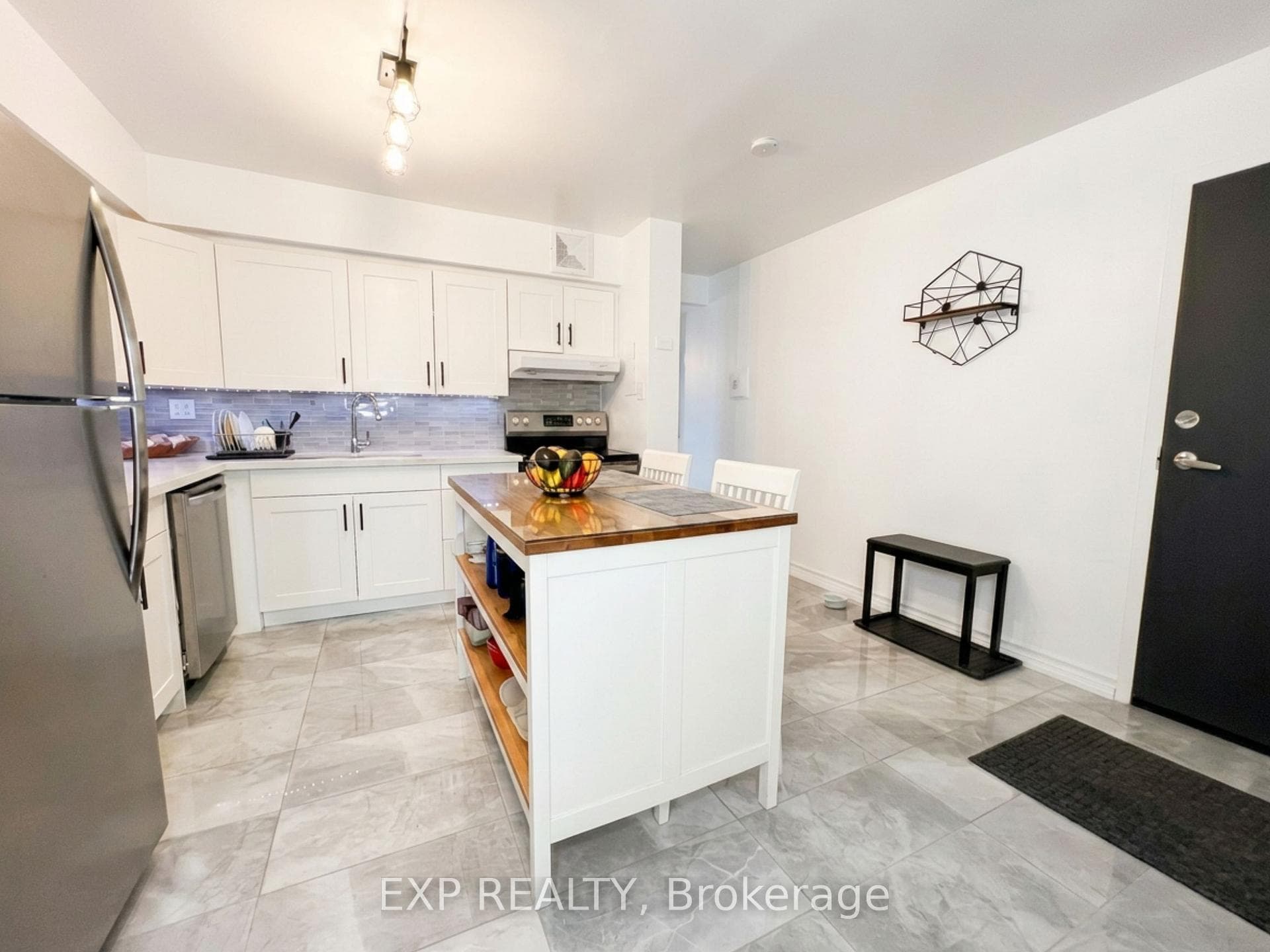 Kitchen with S/S Appliances and Quartz Countertop
