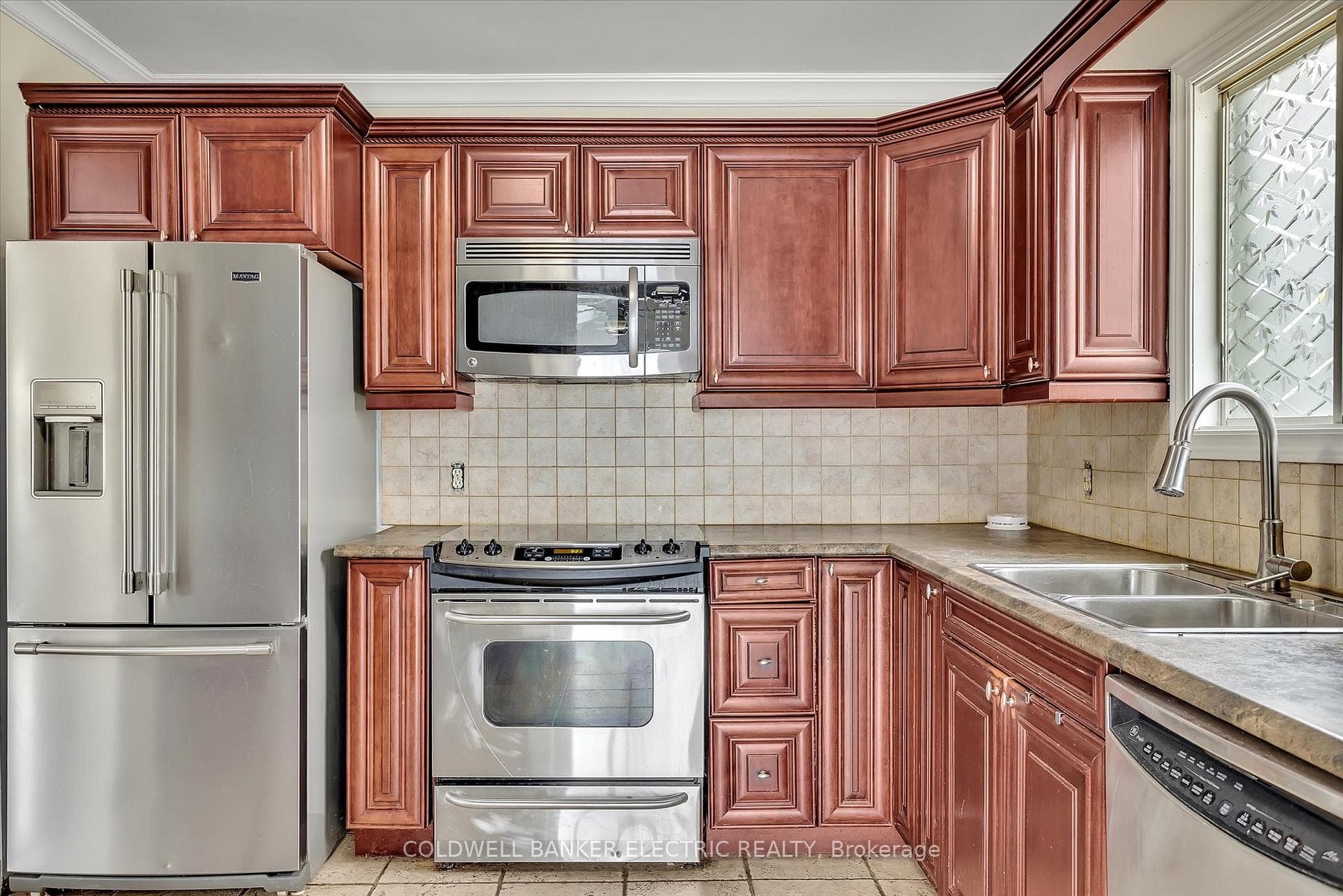329 Middlefield Road photo 8