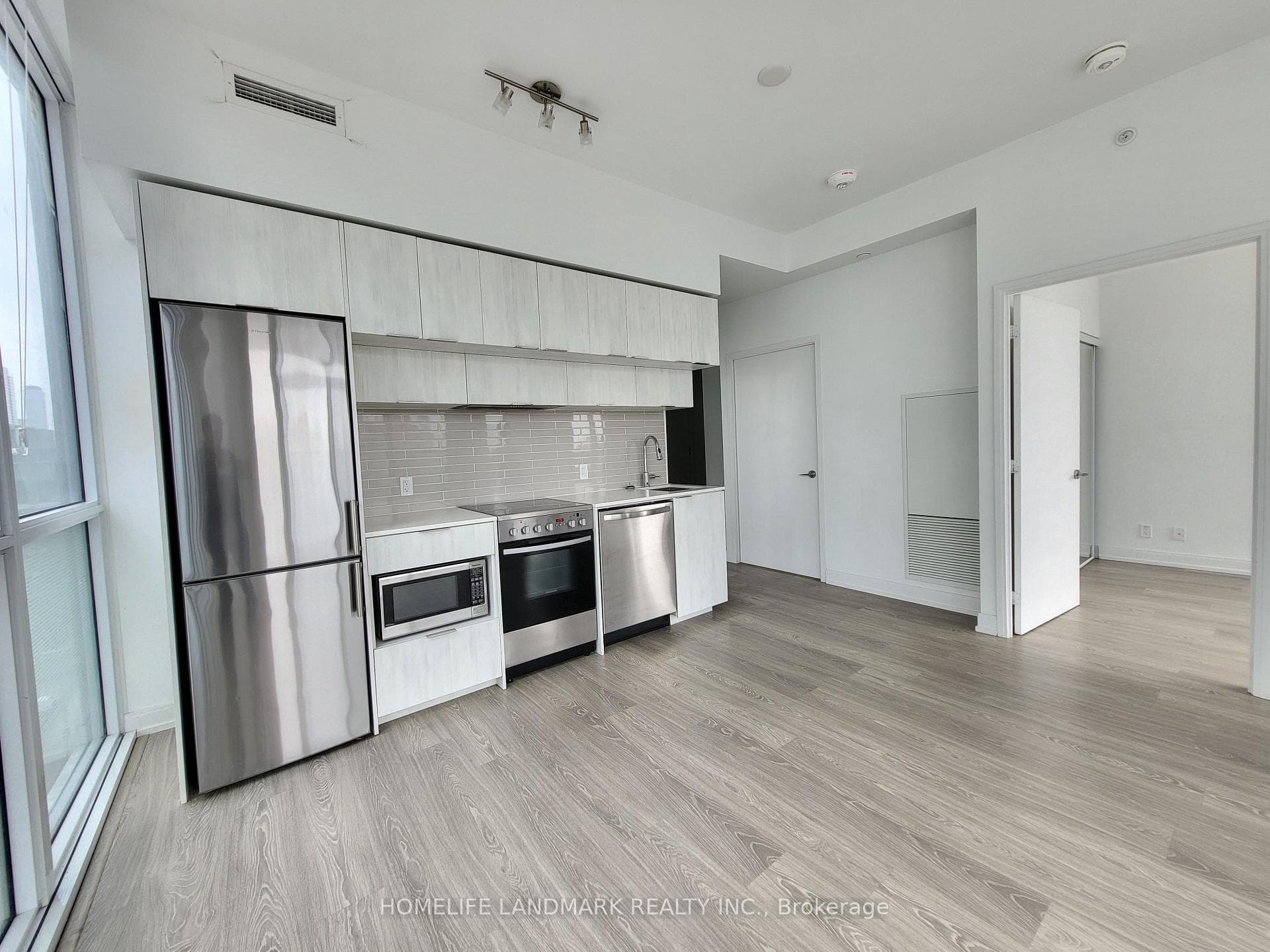 181 Dundas Street Unit 1210 photo 2