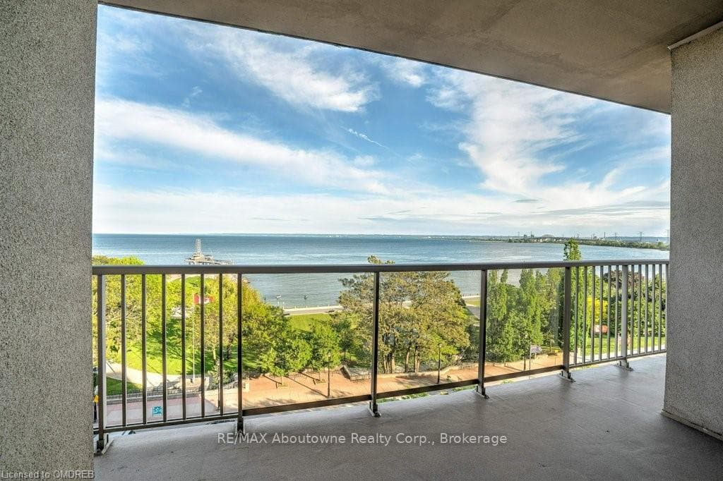 1477 LAKESHORE Road Unit 605 photo 17