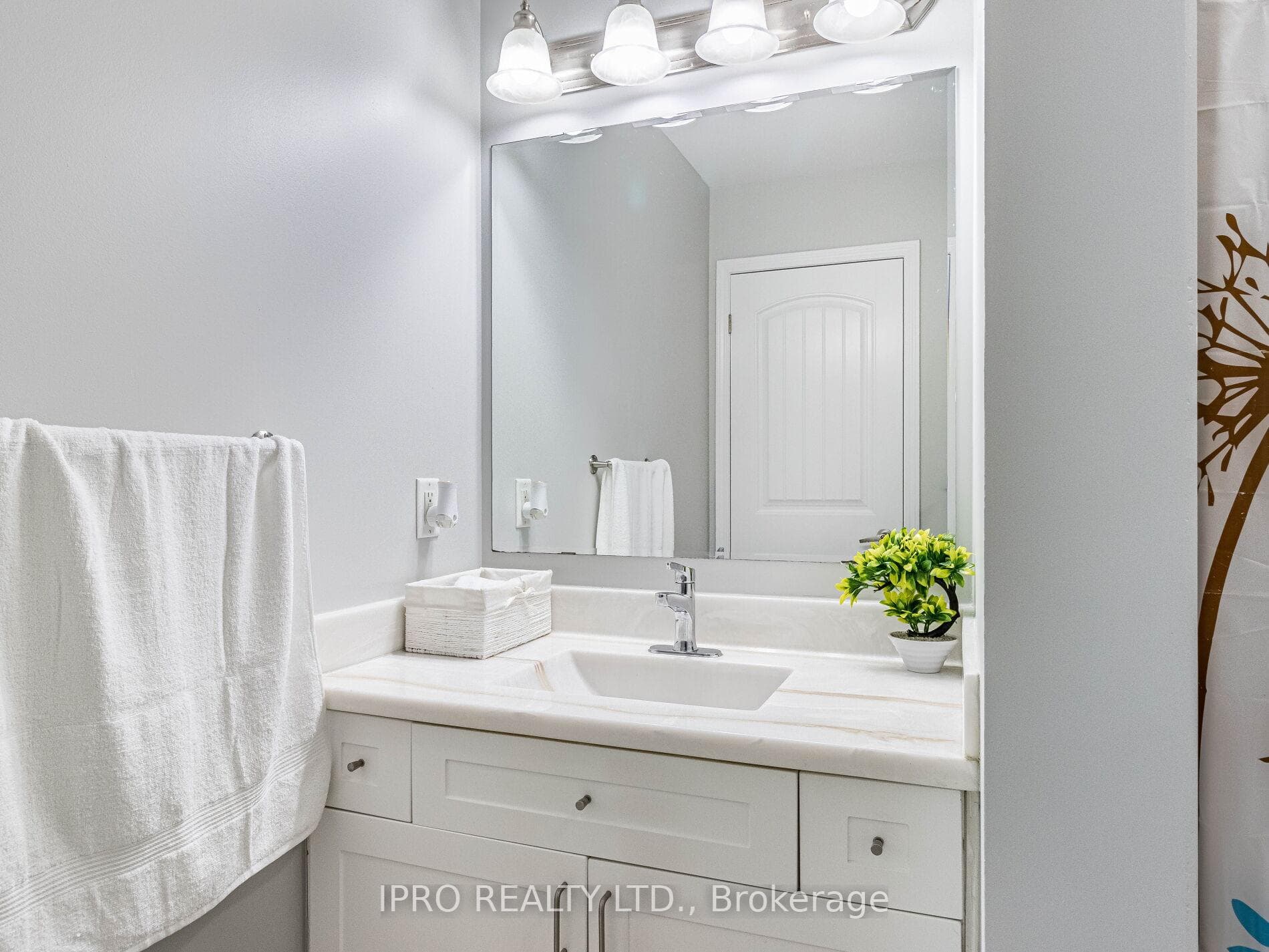 725 Ambroise Crescent photo 26