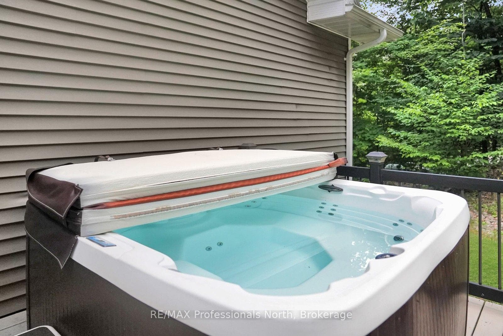 1311 Wonderland Road photo 23