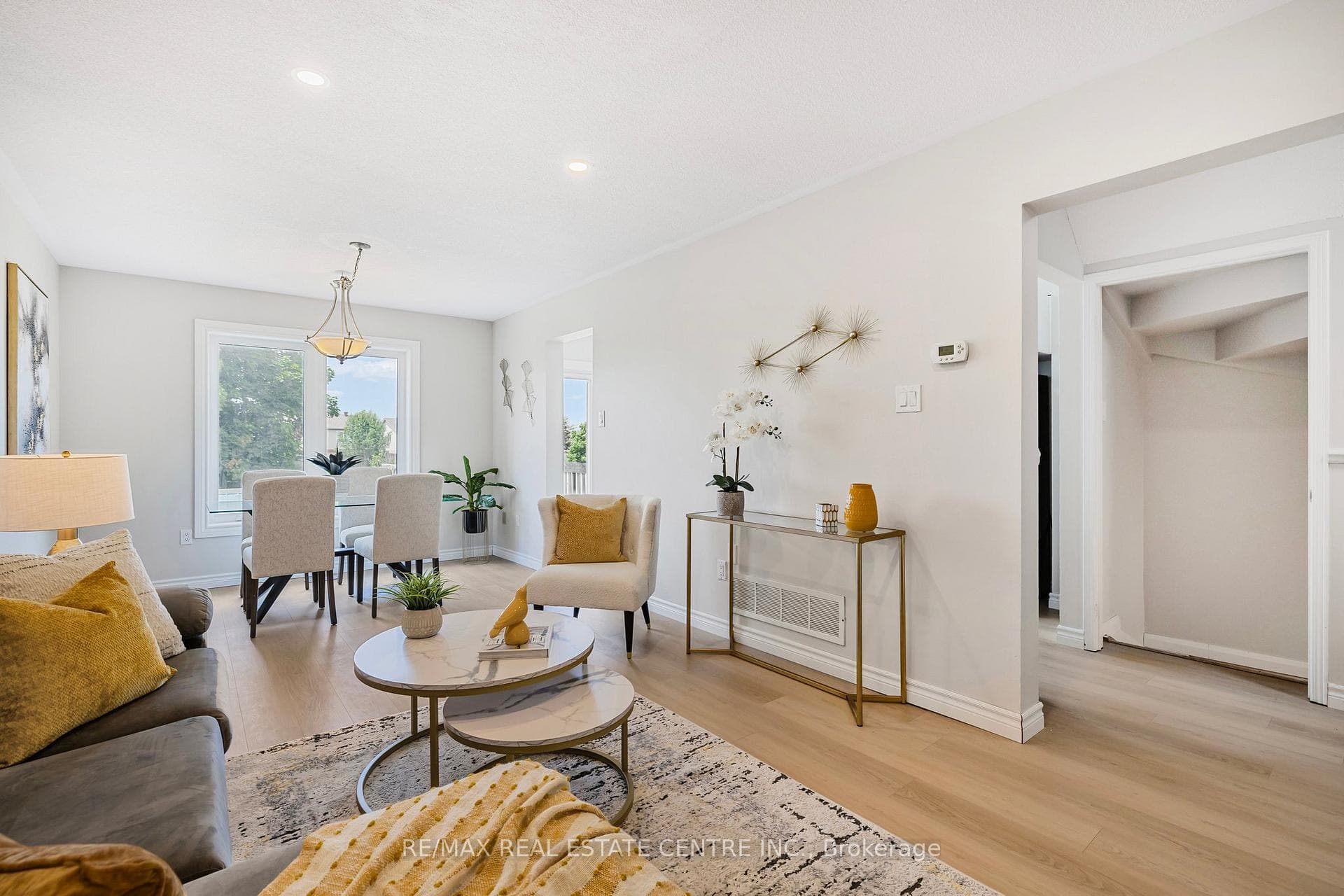 152 Howard Crescent photo 6