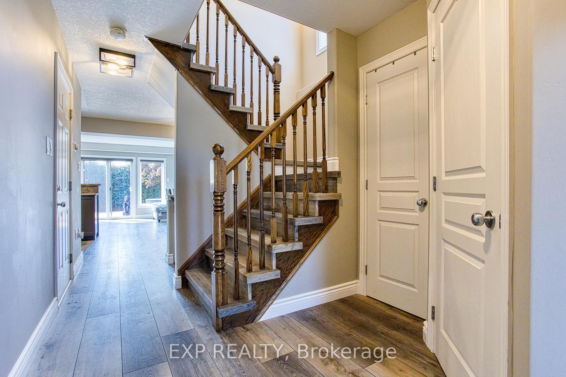 121 Sumner Crescent photo 6