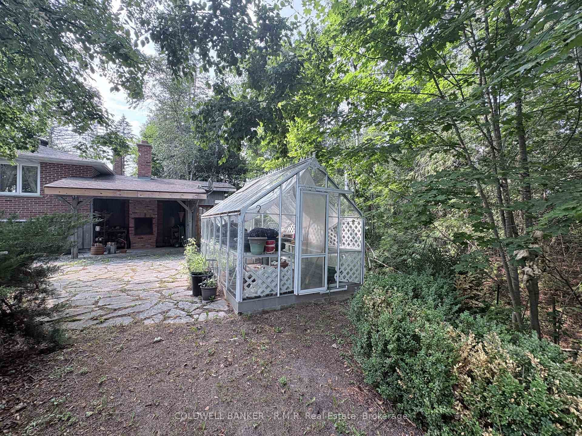 60 Pinewood Boulevard photo 26