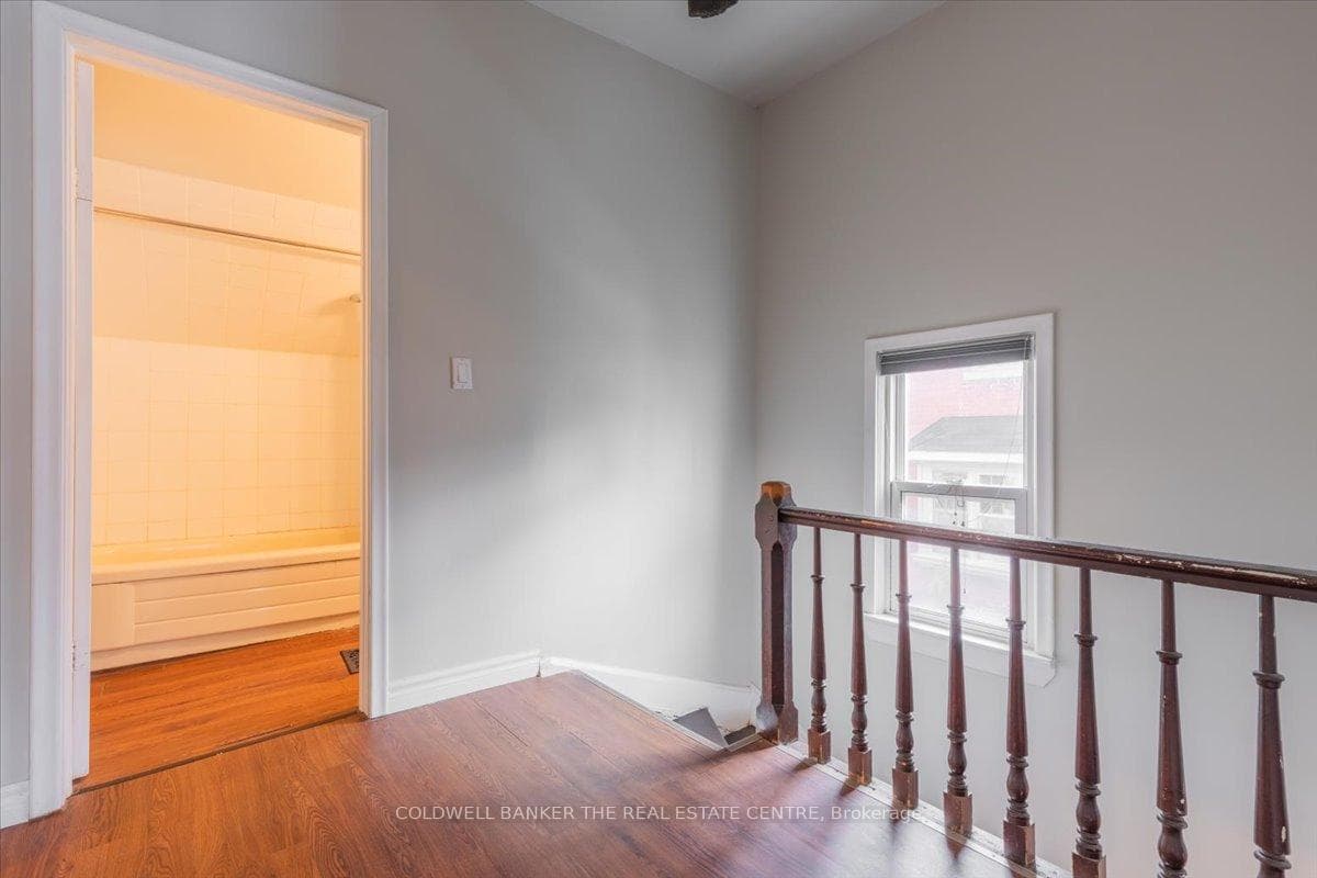24 Maple Street photo 18