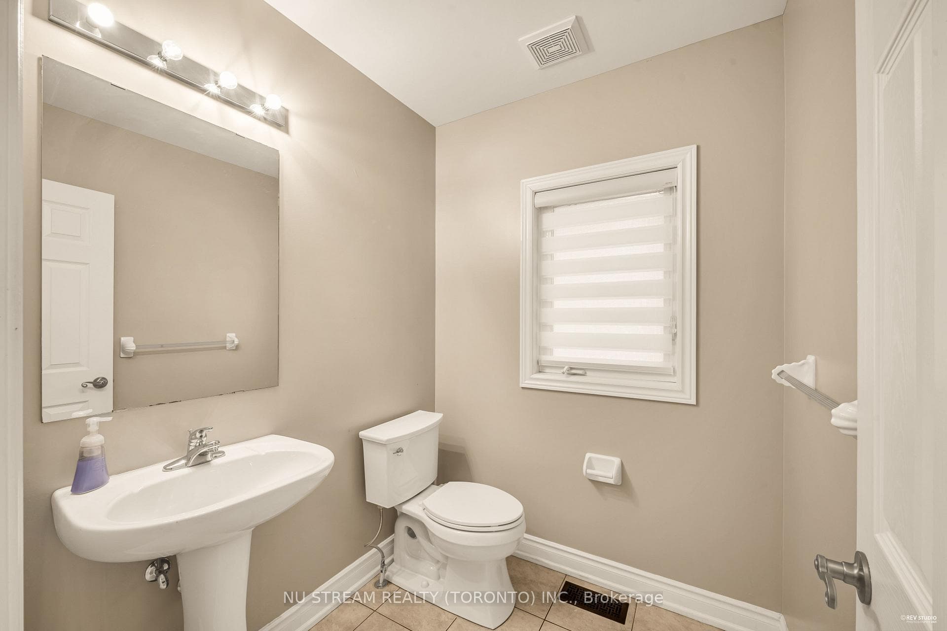 111 LEALINDS Road photo 21