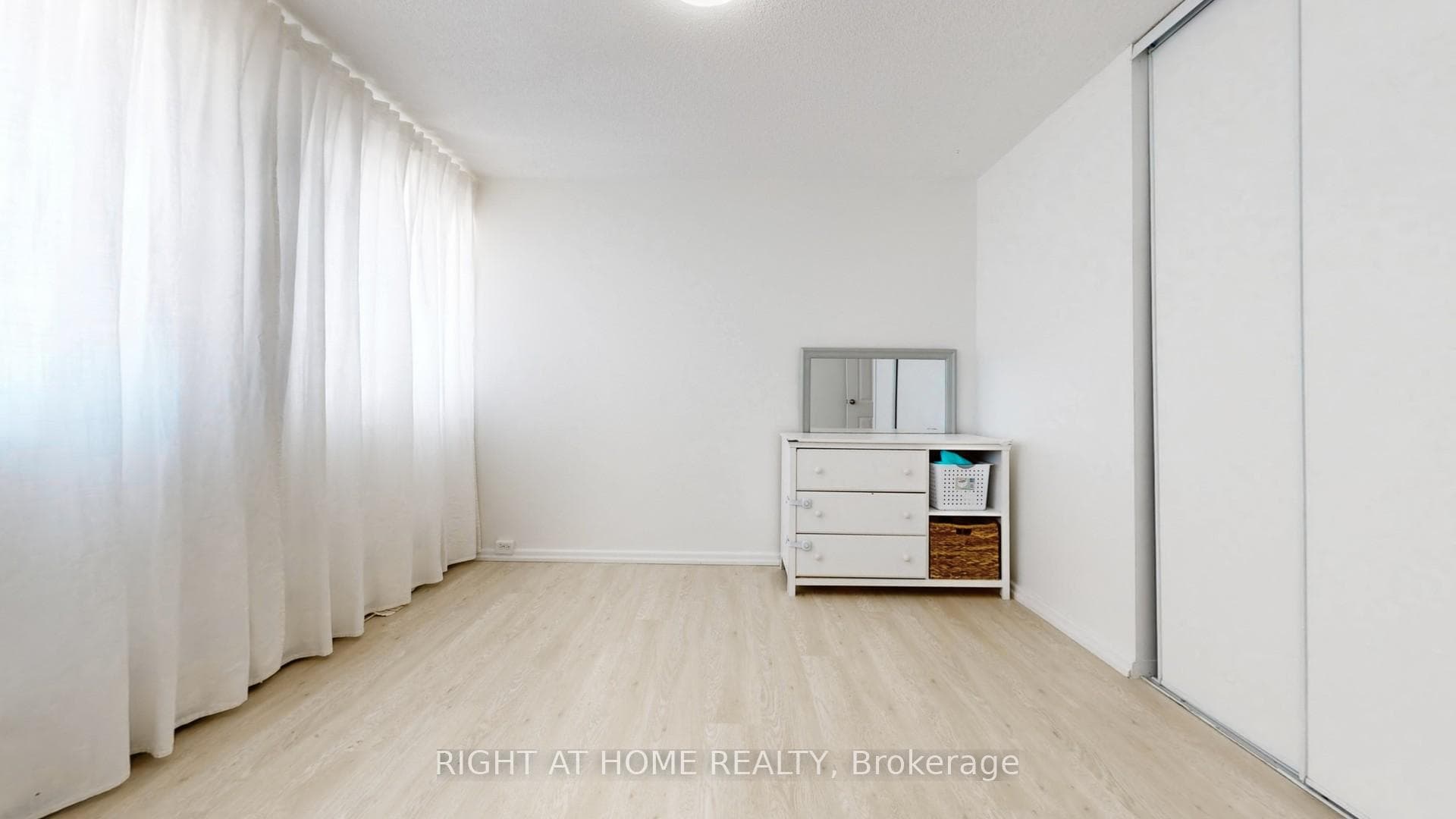 10 Sunny Glenway Unit 1801 photo 21
