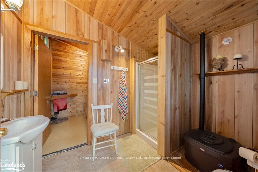 Cottage 1 (shower, sink, composting toilet)