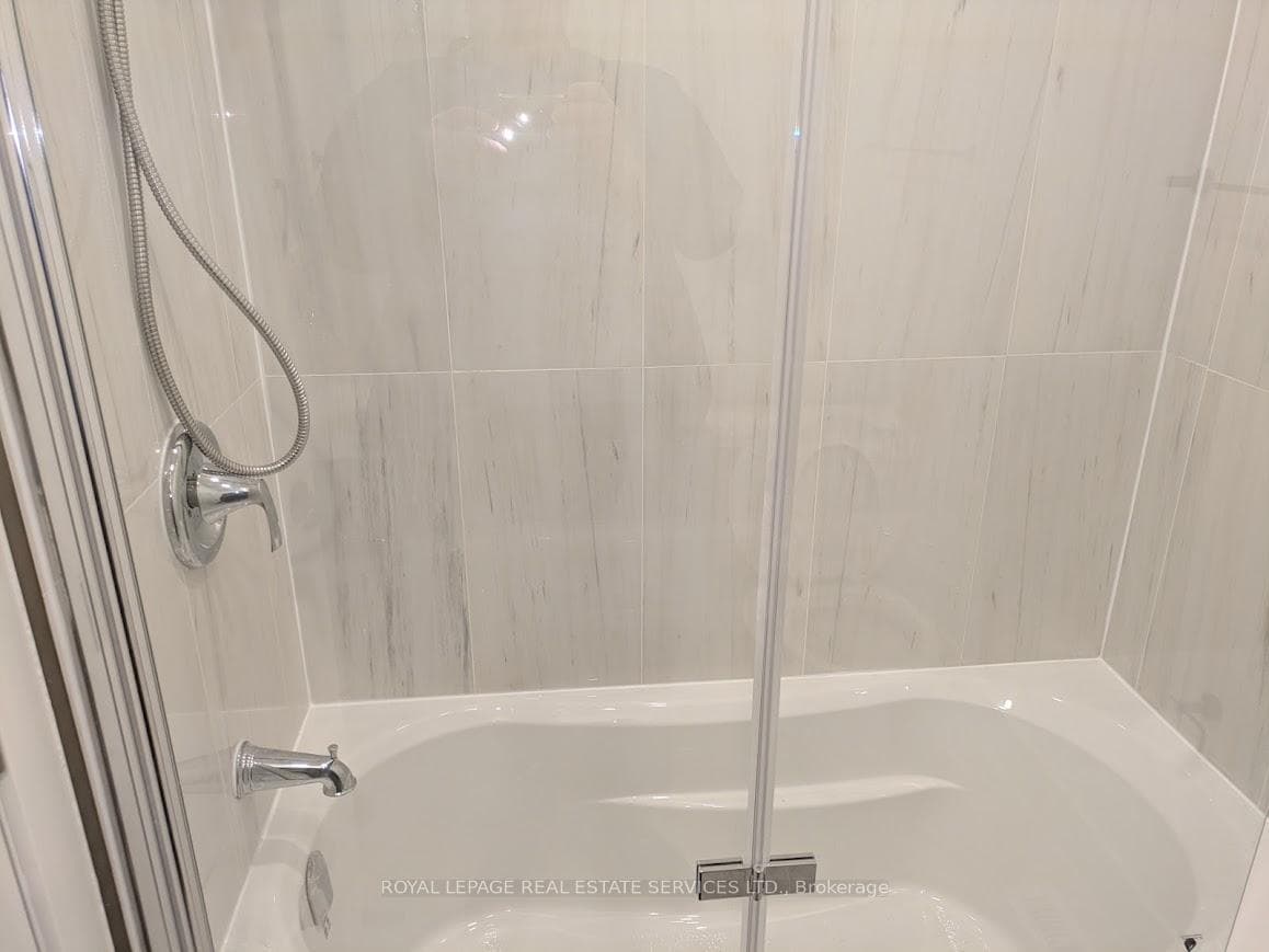 276 A Lakeshore Road Unit A photo 17
