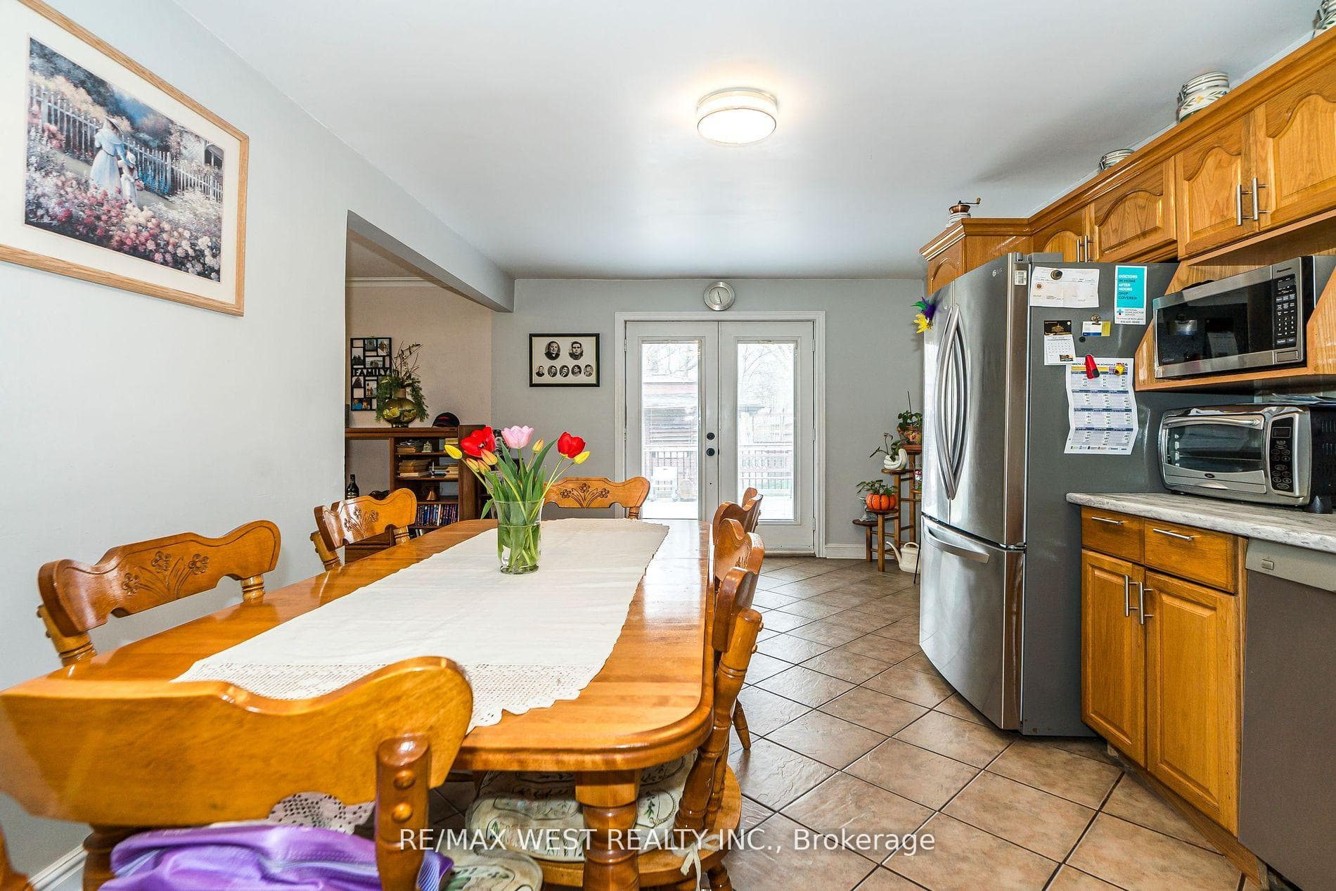 579 Rustic Road photo 10