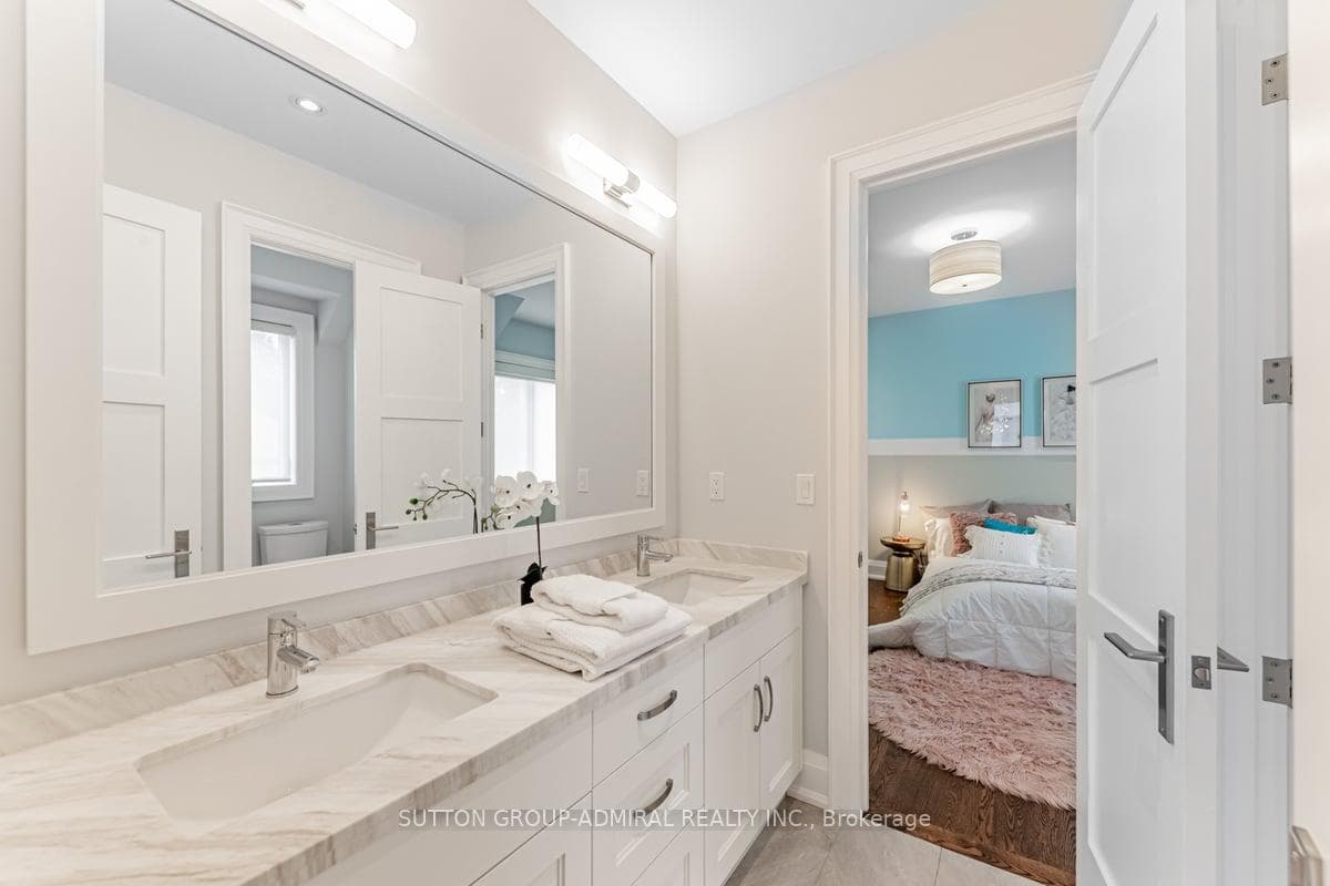 240 Florence Avenue photo 32