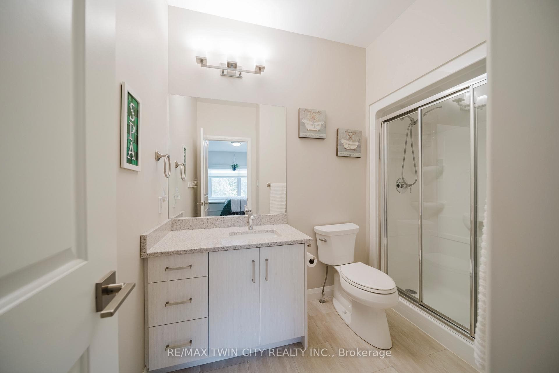 82 Rowe Avenue photo 27