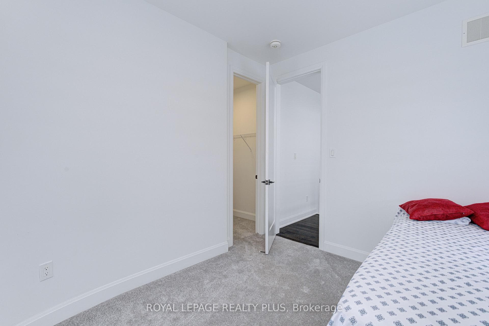 1479 Lakeport Crescent photo 25