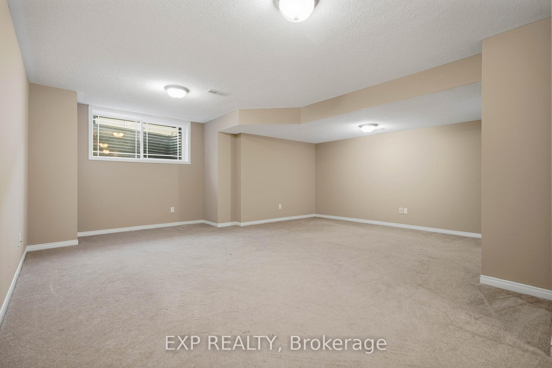 705 Regiment Avenue photo 37