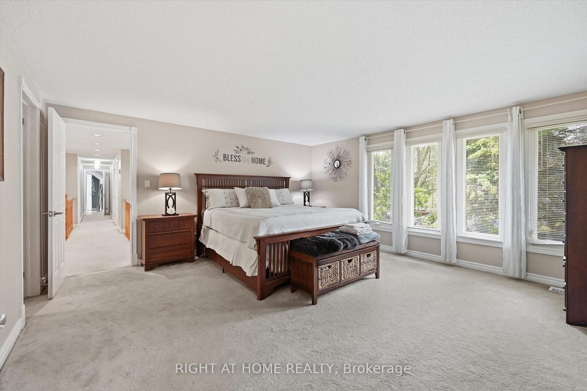 Primary BR w/ walk-in-closet, ensuite washroom
