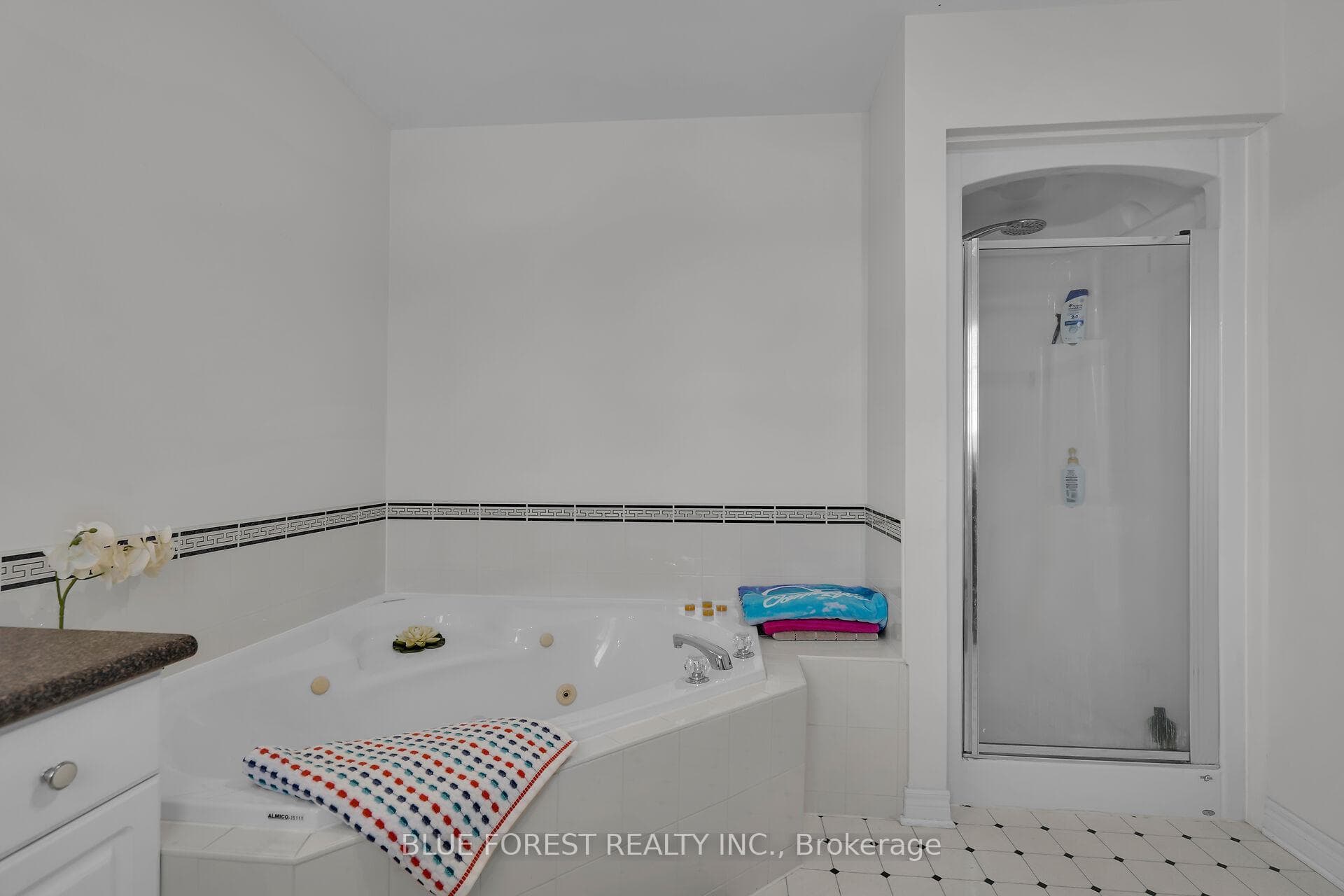 4 PC Ensuite 3