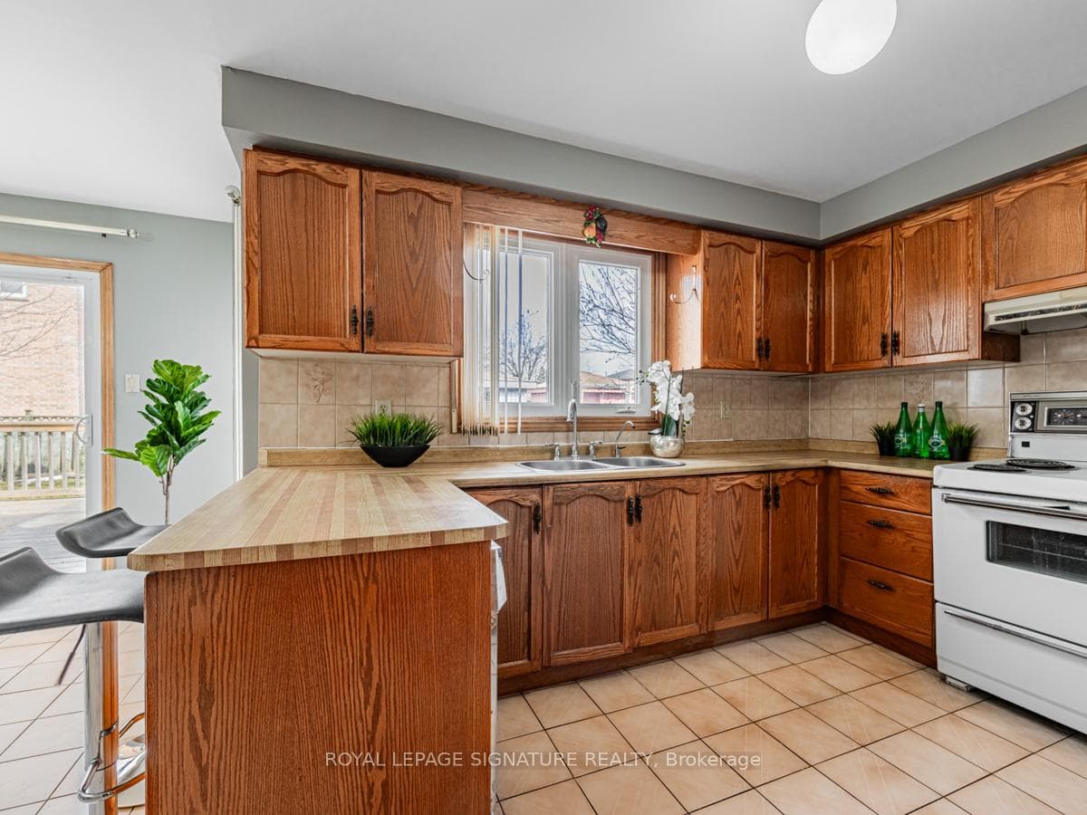 84 Jade Crescent photo 11