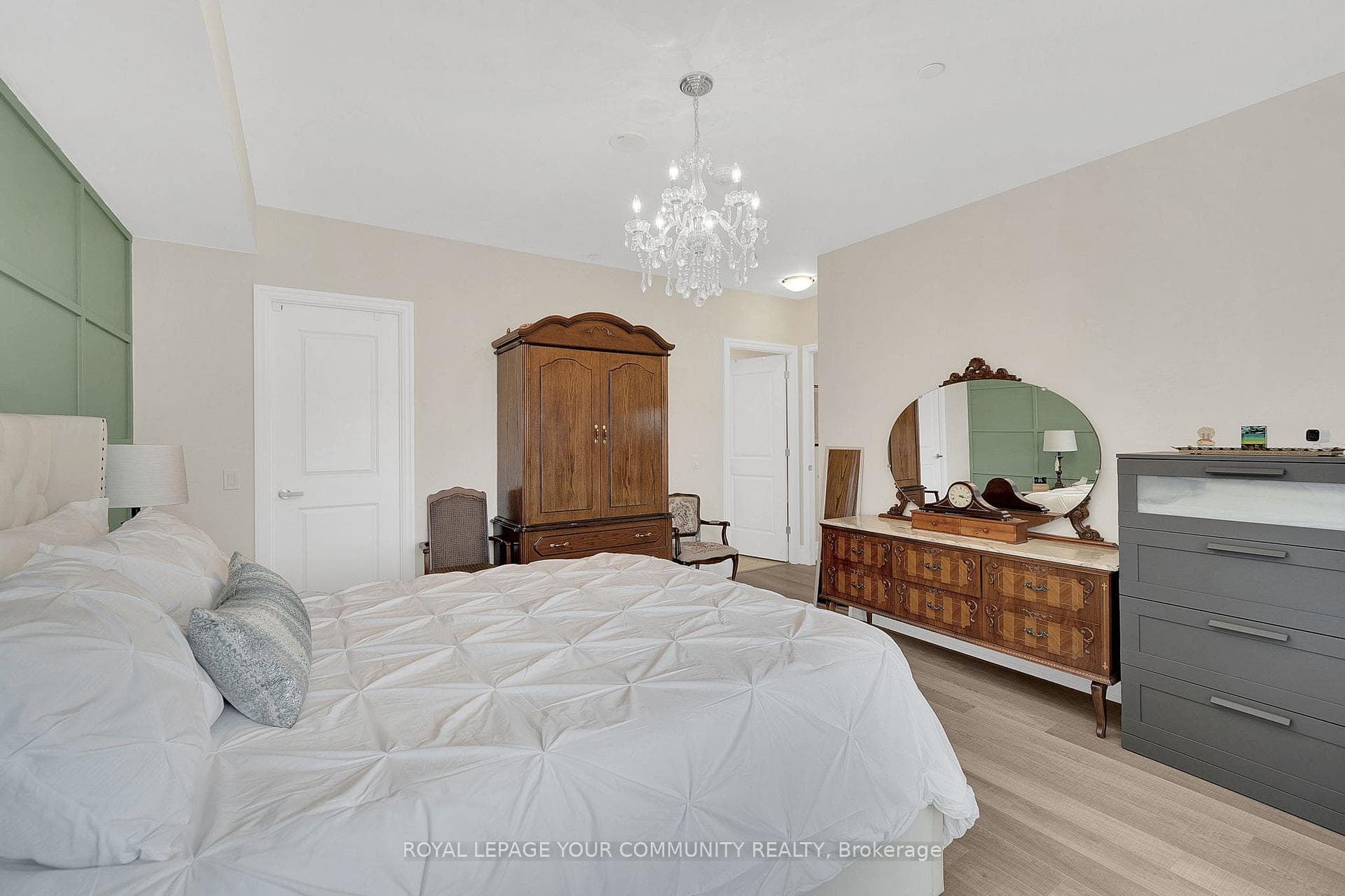 9085 Jane Street Unit 215 photo 19