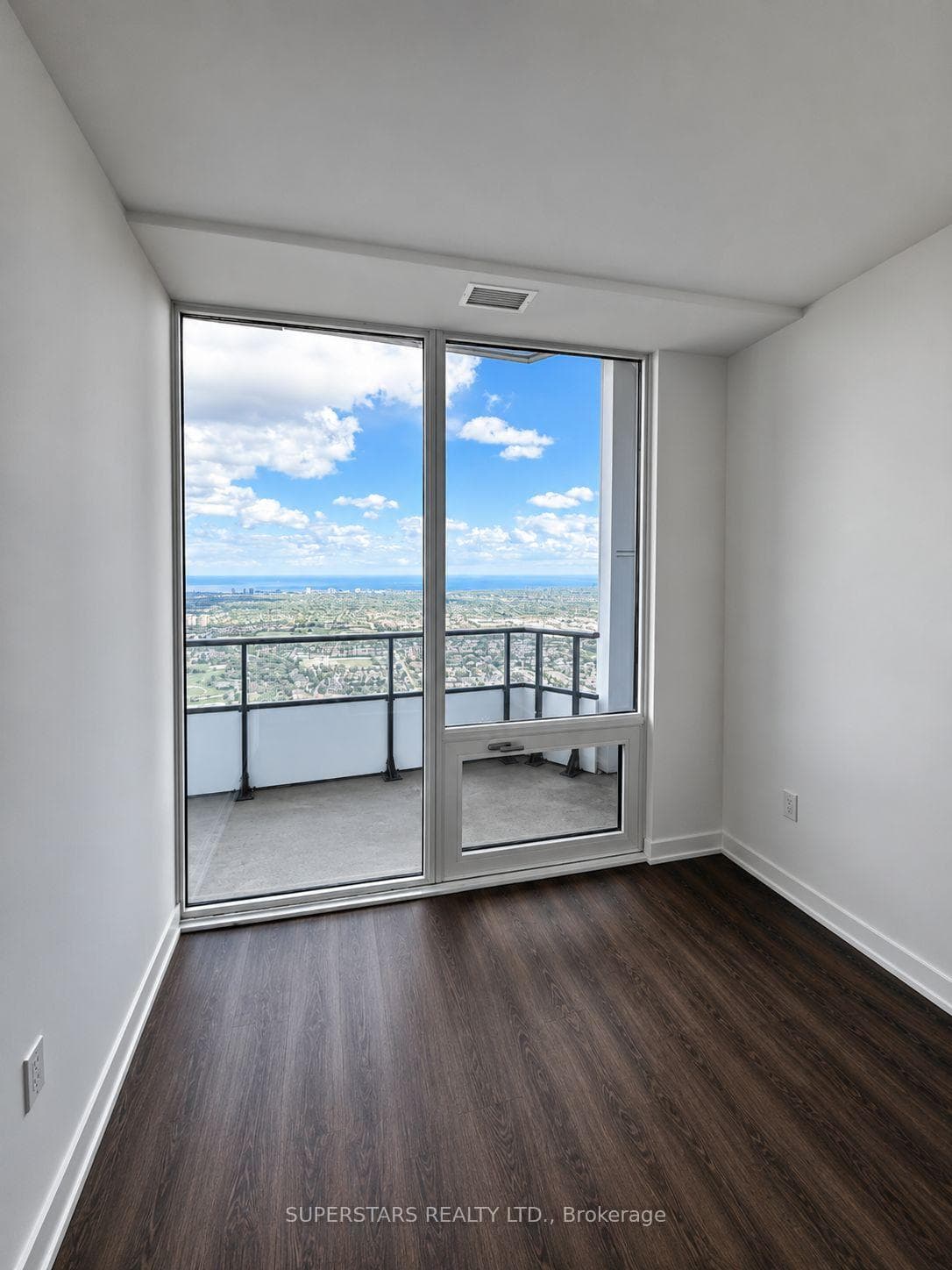 448 Burnhamthorpe Road Unit 5307 photo 8