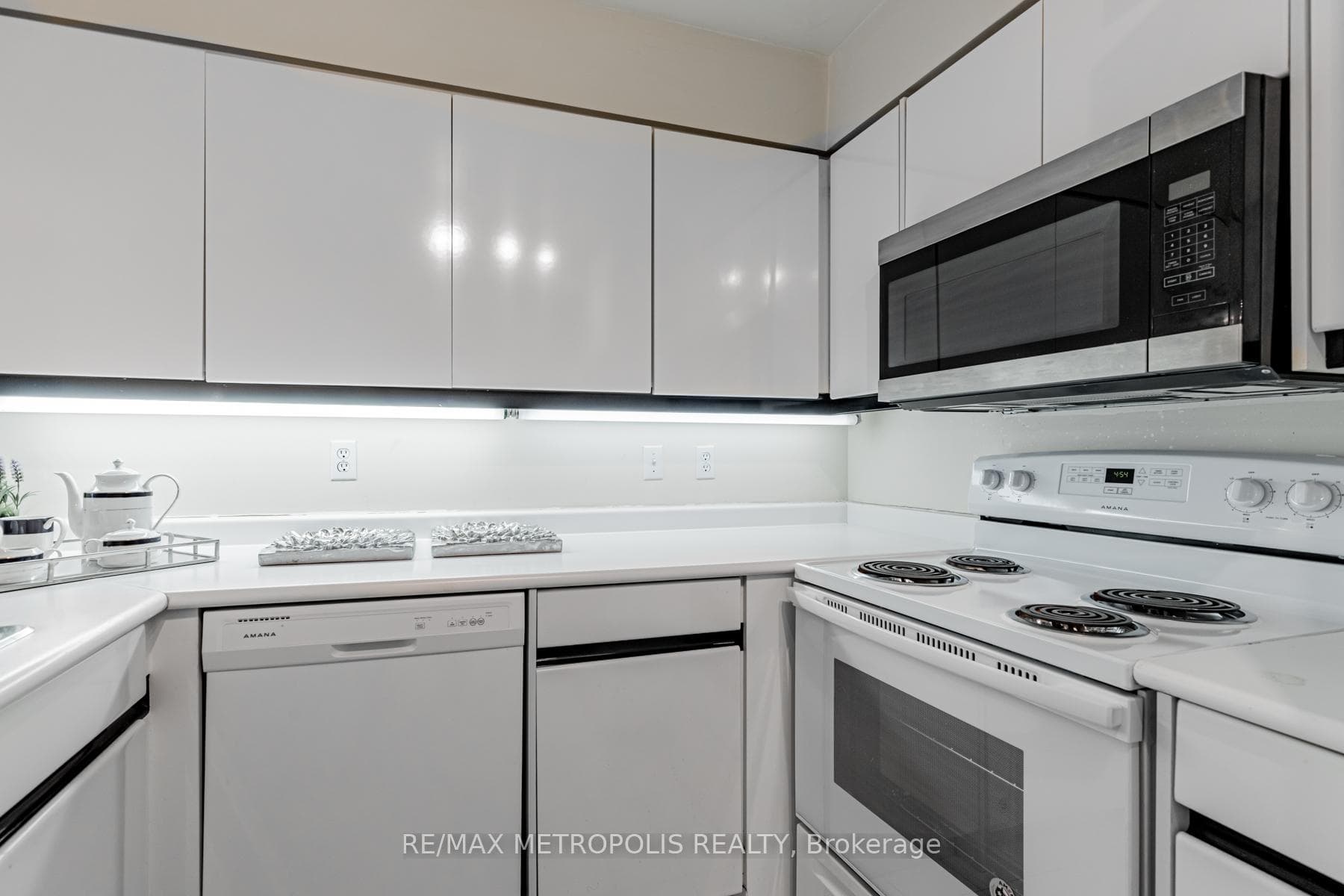 7 Carlton Street Unit 601 photo 5