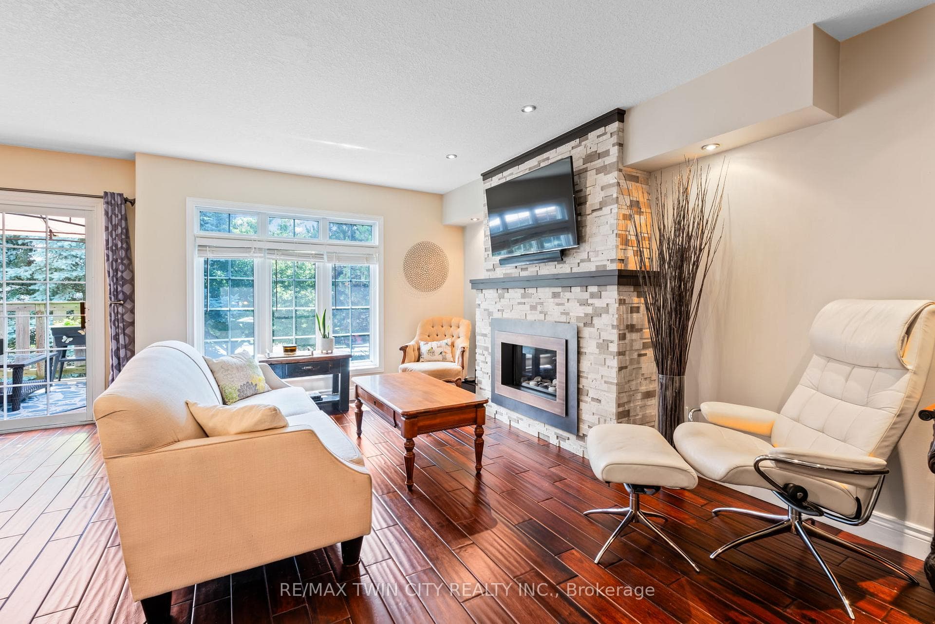 460 Woolwich Street Unit 33 photo 8