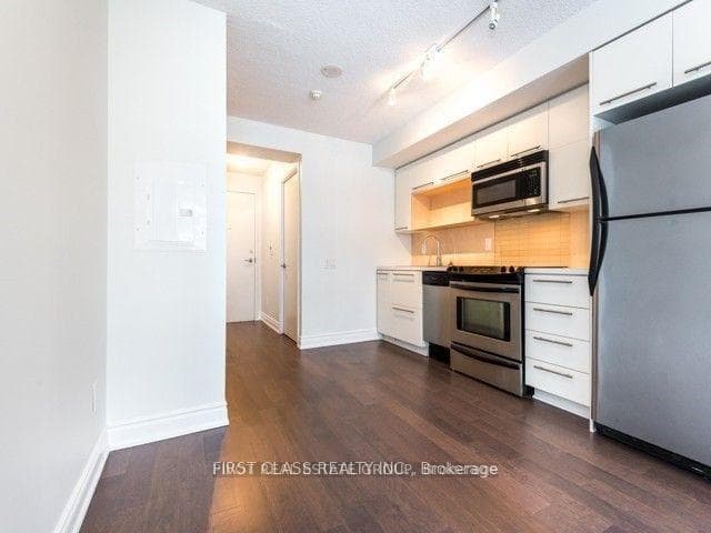 25 Carlton Street Unit 909 photo 6