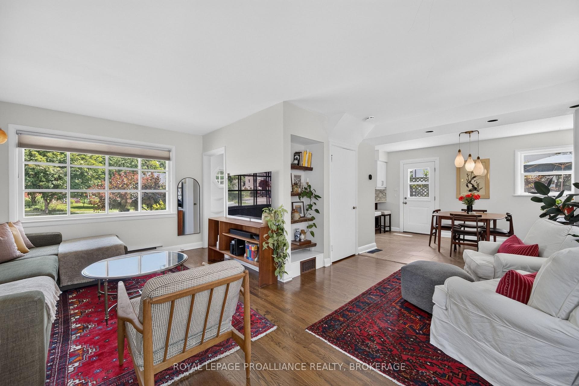 288 Yonge Street photo 11