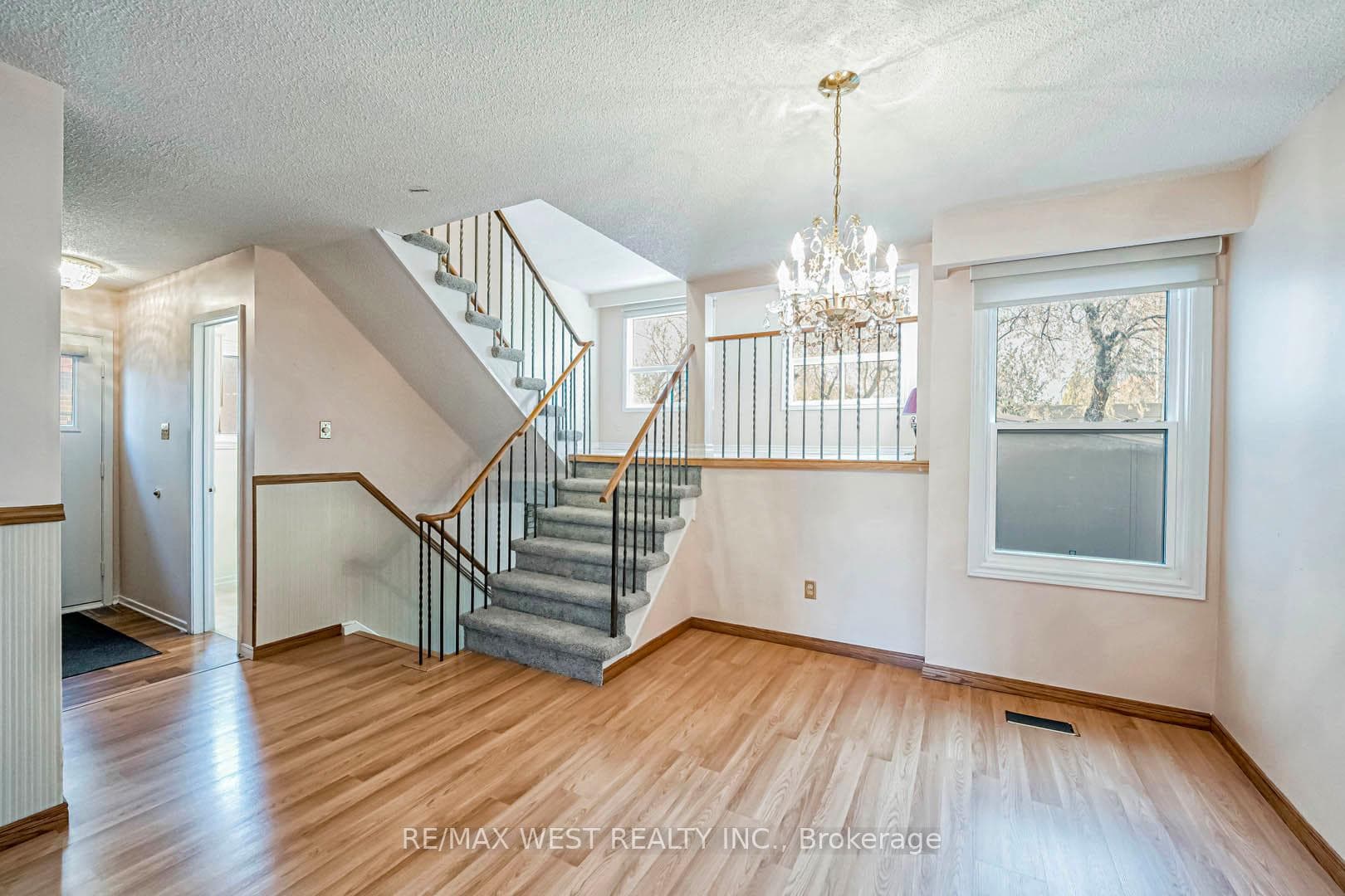 477 Hansen Road photo 9