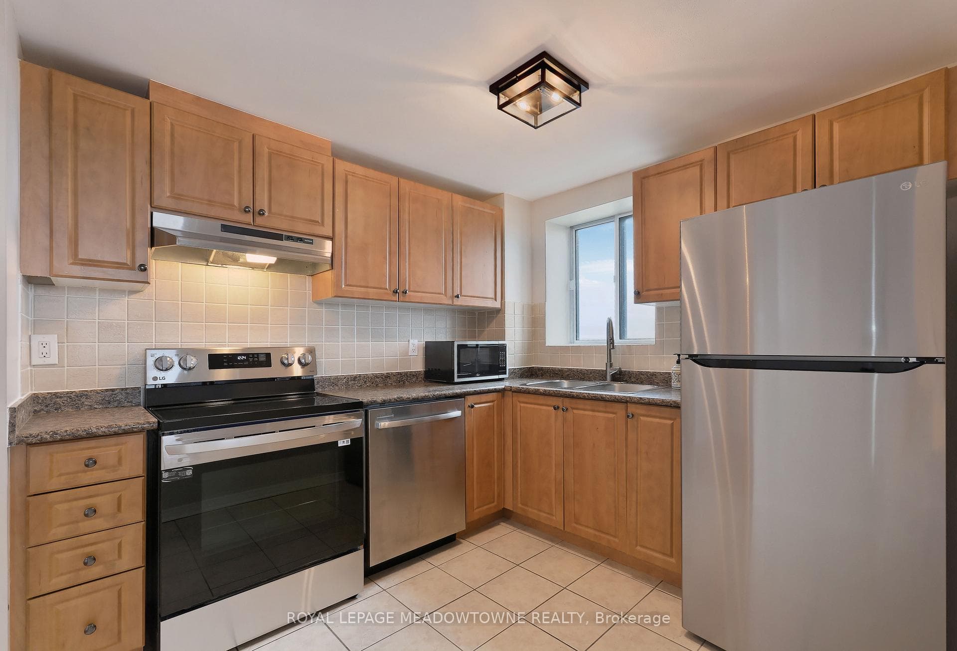 6720 Glen Erin Drive Unit 807 photo 13