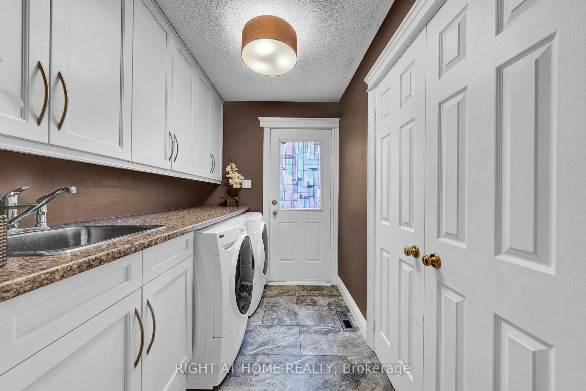 Laundry Room with separate entrance