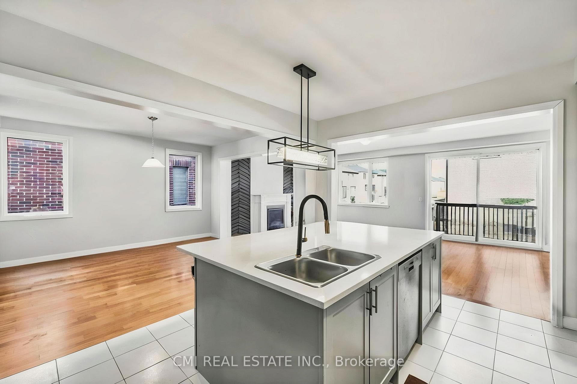 1403 Upper Thames Drive photo 24