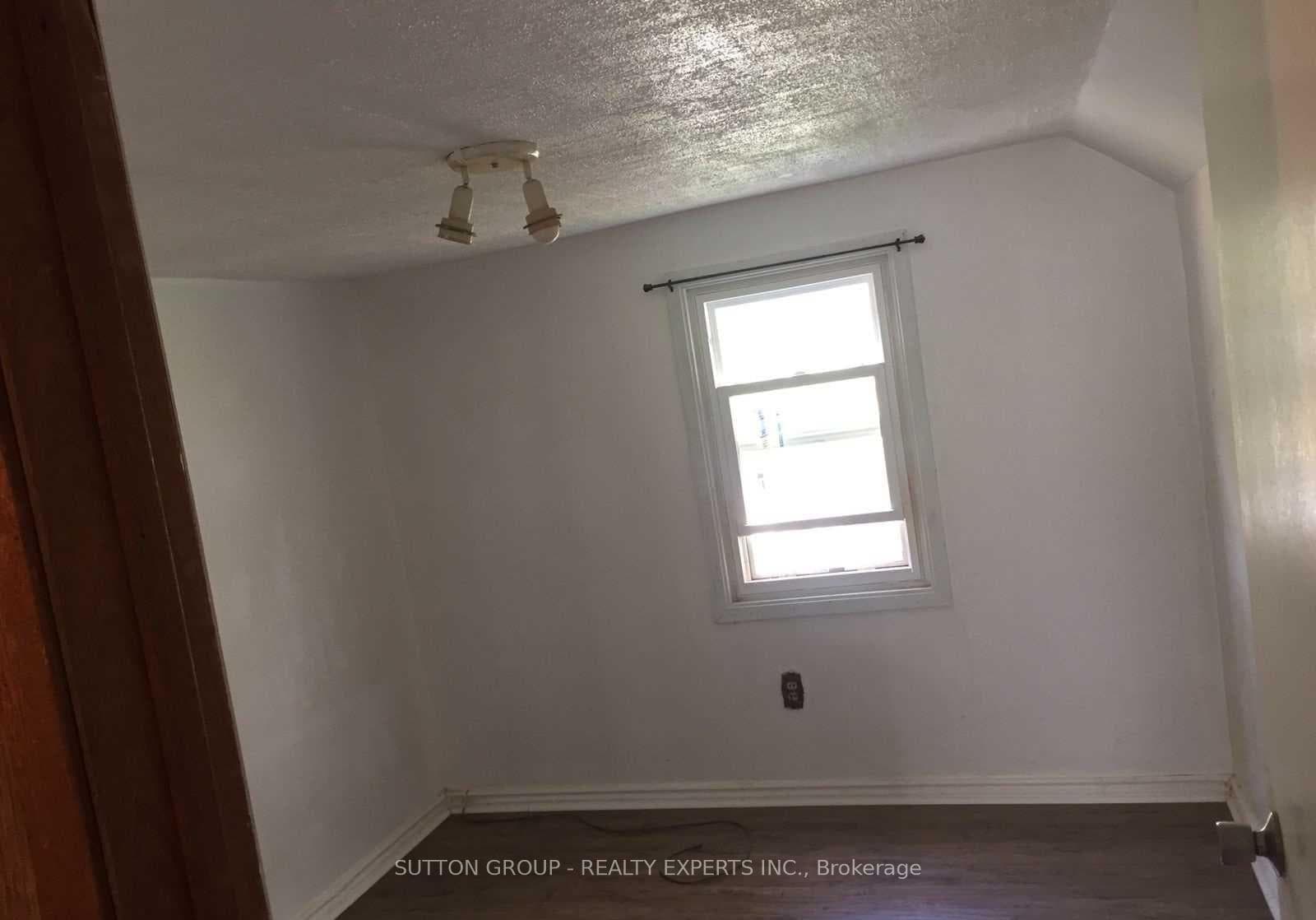 312239 Grey 8 Road photo 11