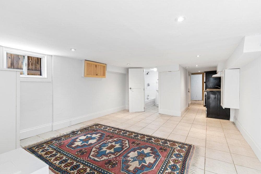 203 Blackthorn Avenue photo 38