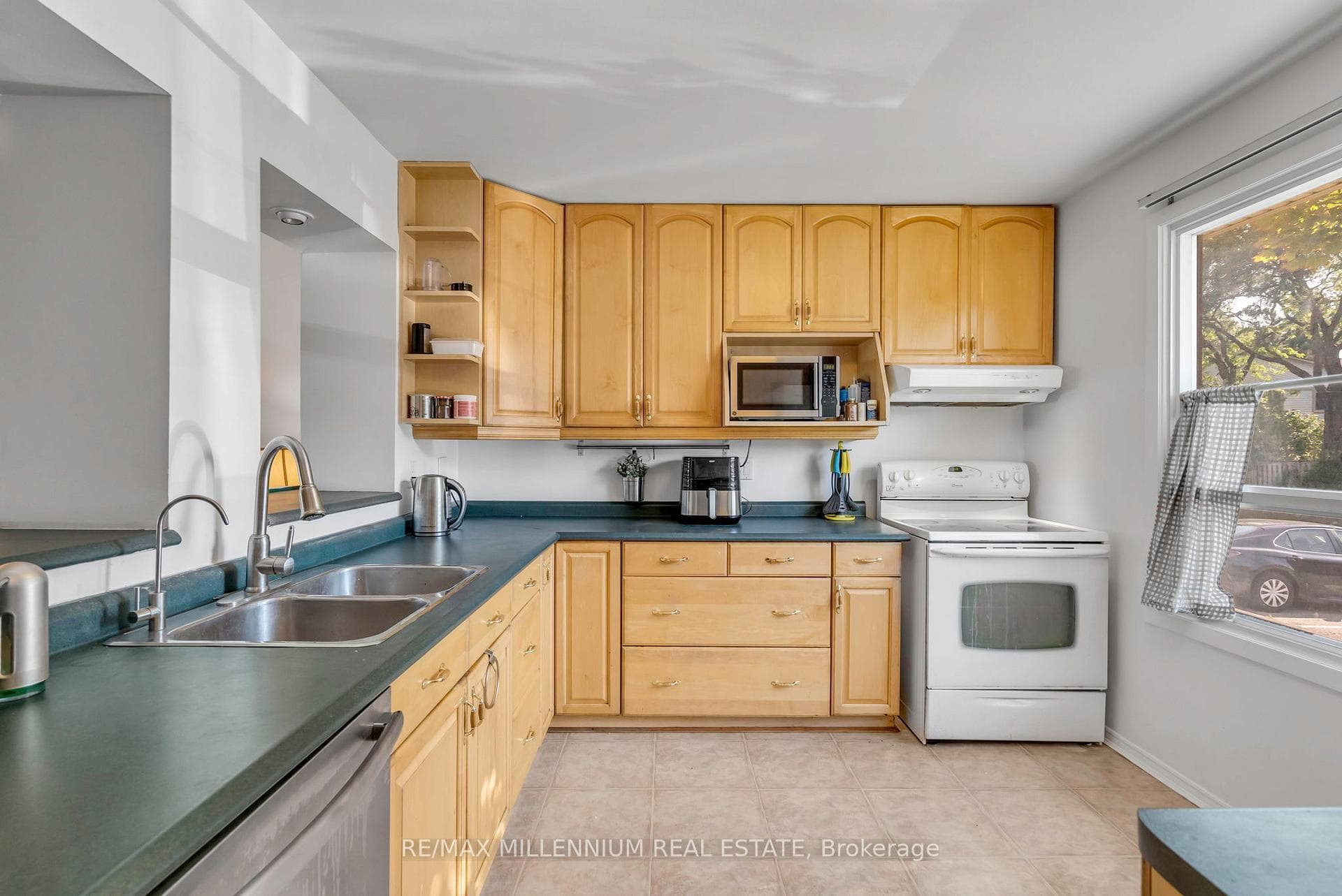 98 Falconer Drive Unit 76 photo 6