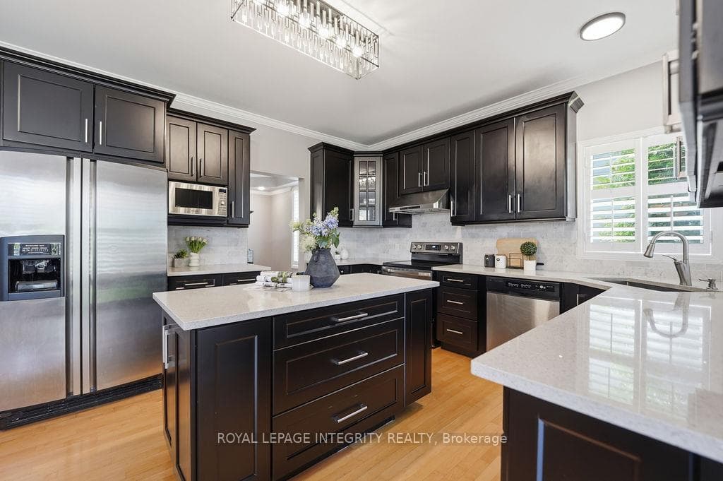 185 INSMILL Crescent photo 13