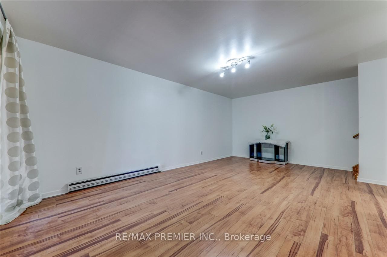 2901 Jane Street Unit 9 photo 6