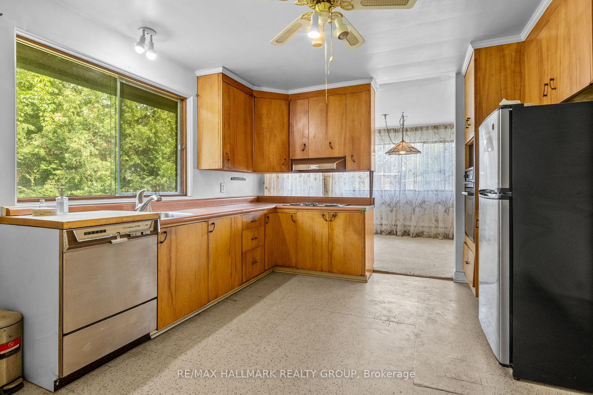 492 Vernon Avenue photo 6