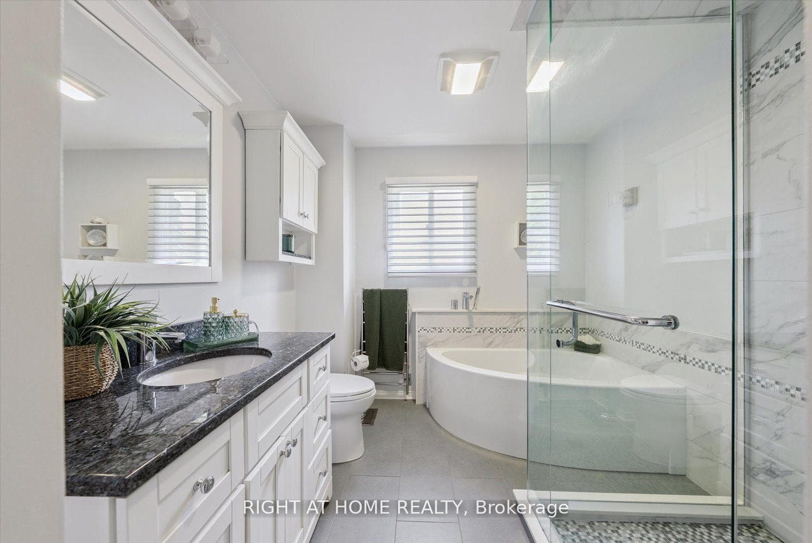 97 Topham Crescent photo 15