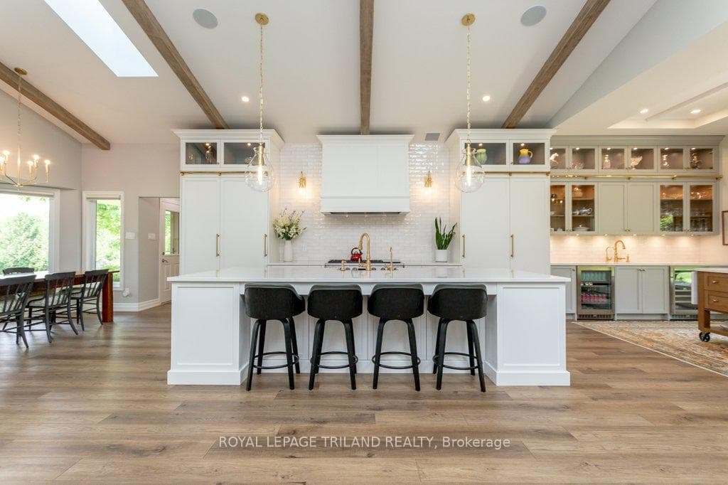 3045 Catherine Street photo 9