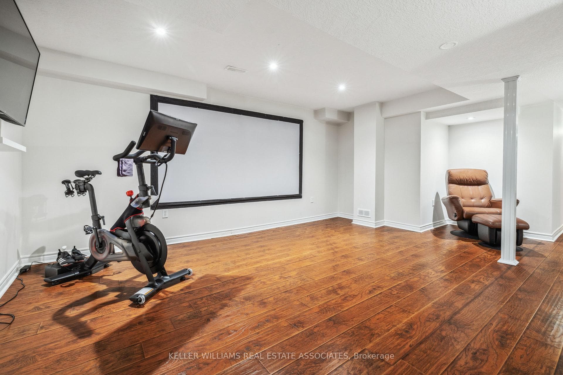 76 Griffiths Avenue photo 34