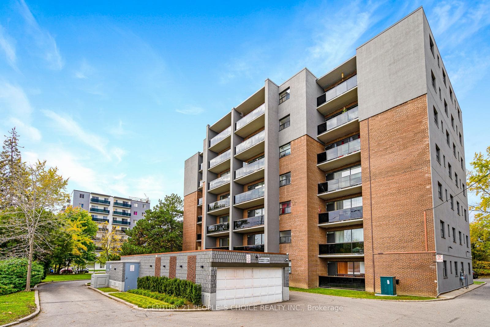1219 Dundas Street Unit 401 photo 2