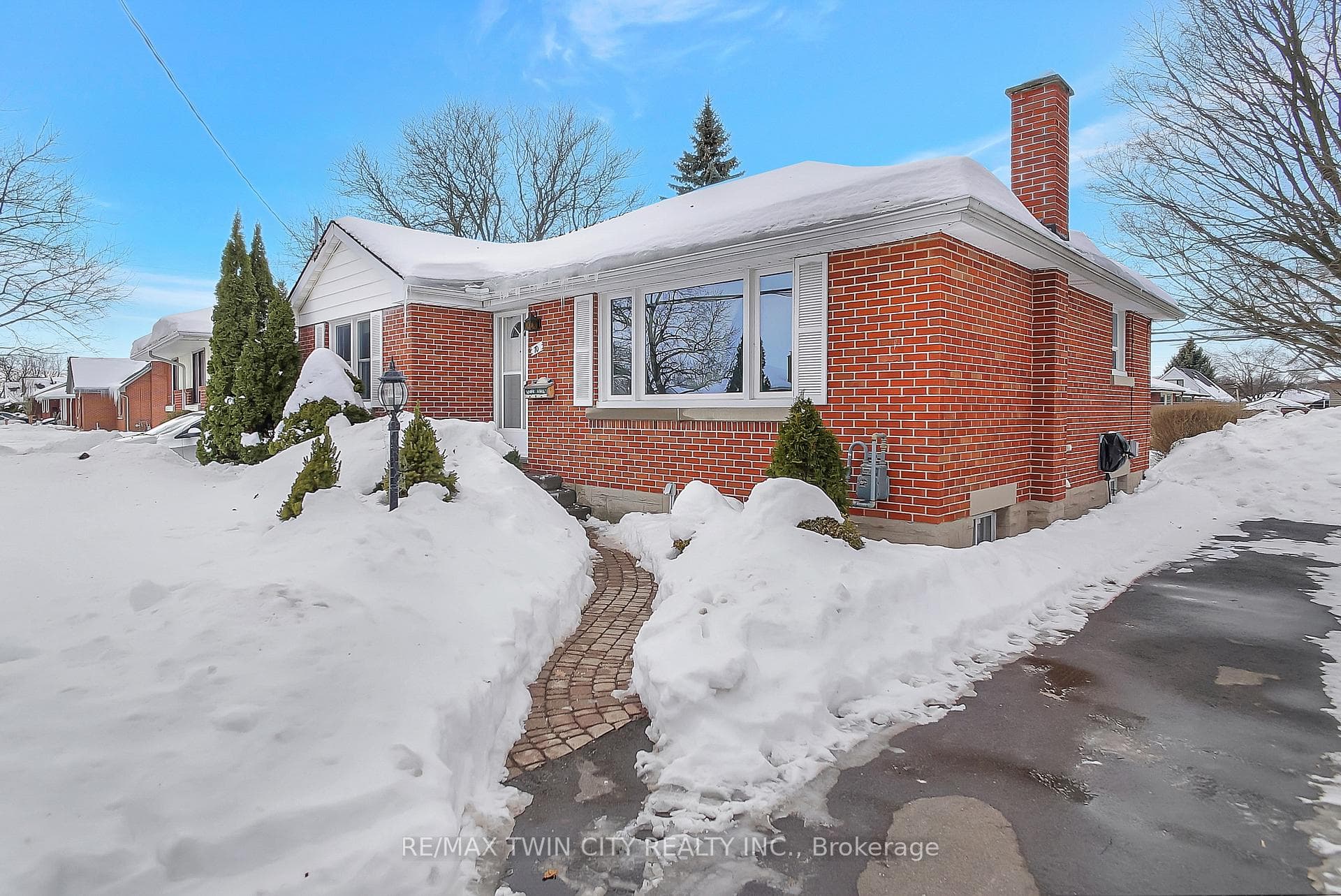 70 Christopher Drive photo 2