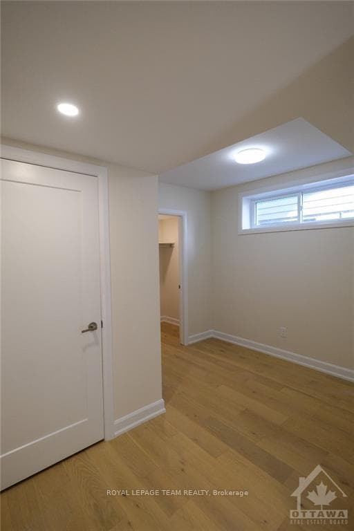 415 TWEEDSMUIR Avenue Unit D photo 8