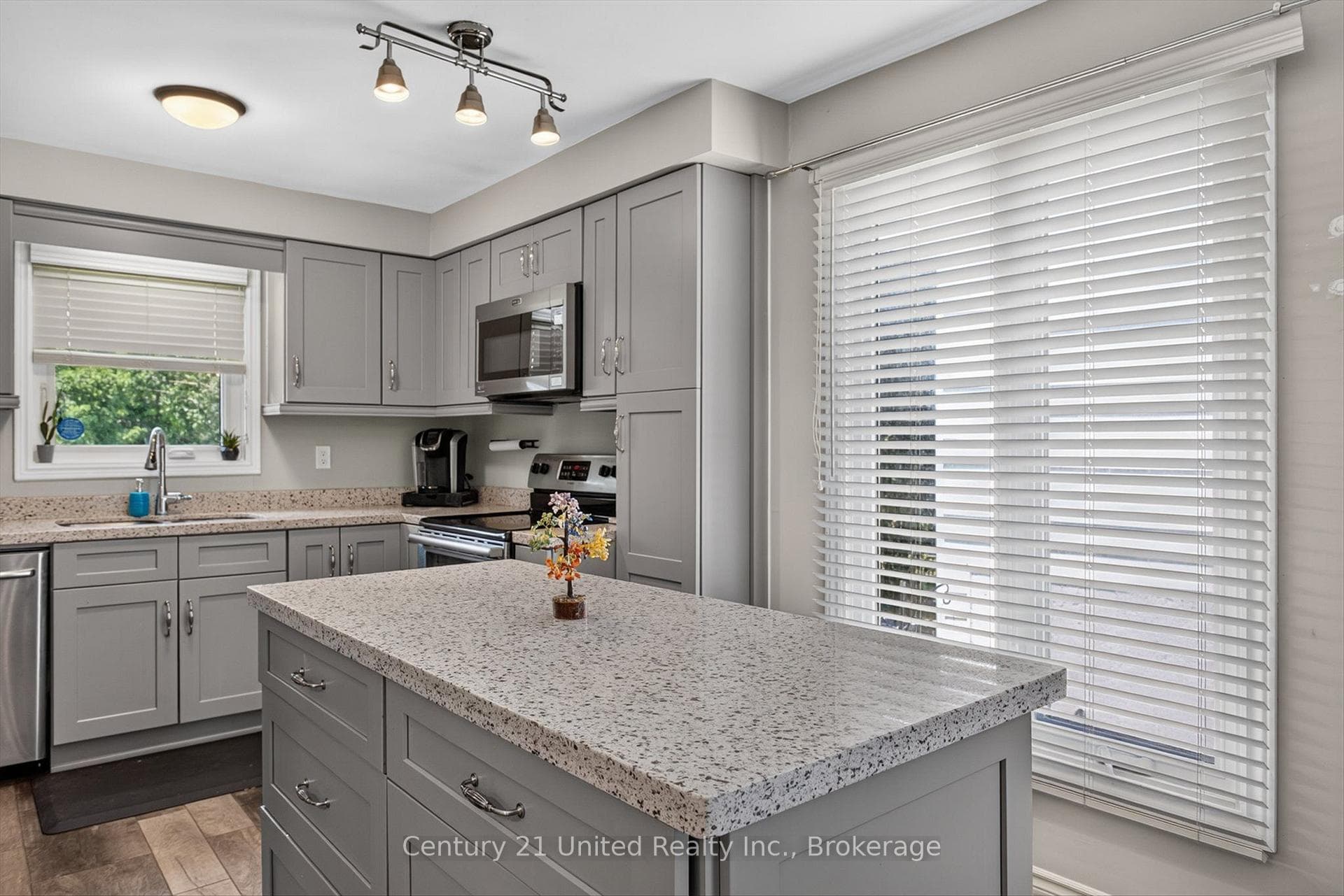 2121 Meadowview Road photo 12