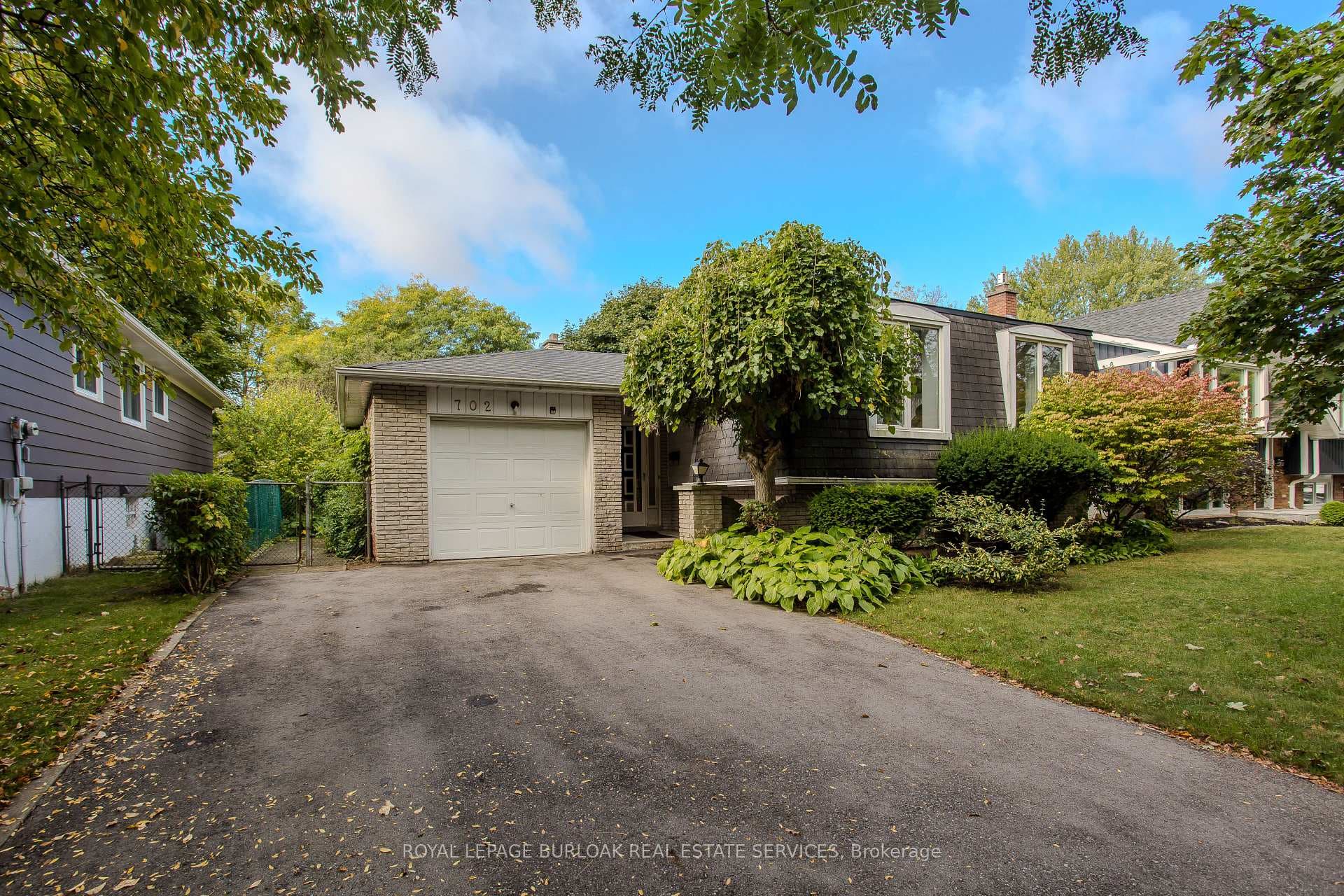 702 Francis Road photo 1