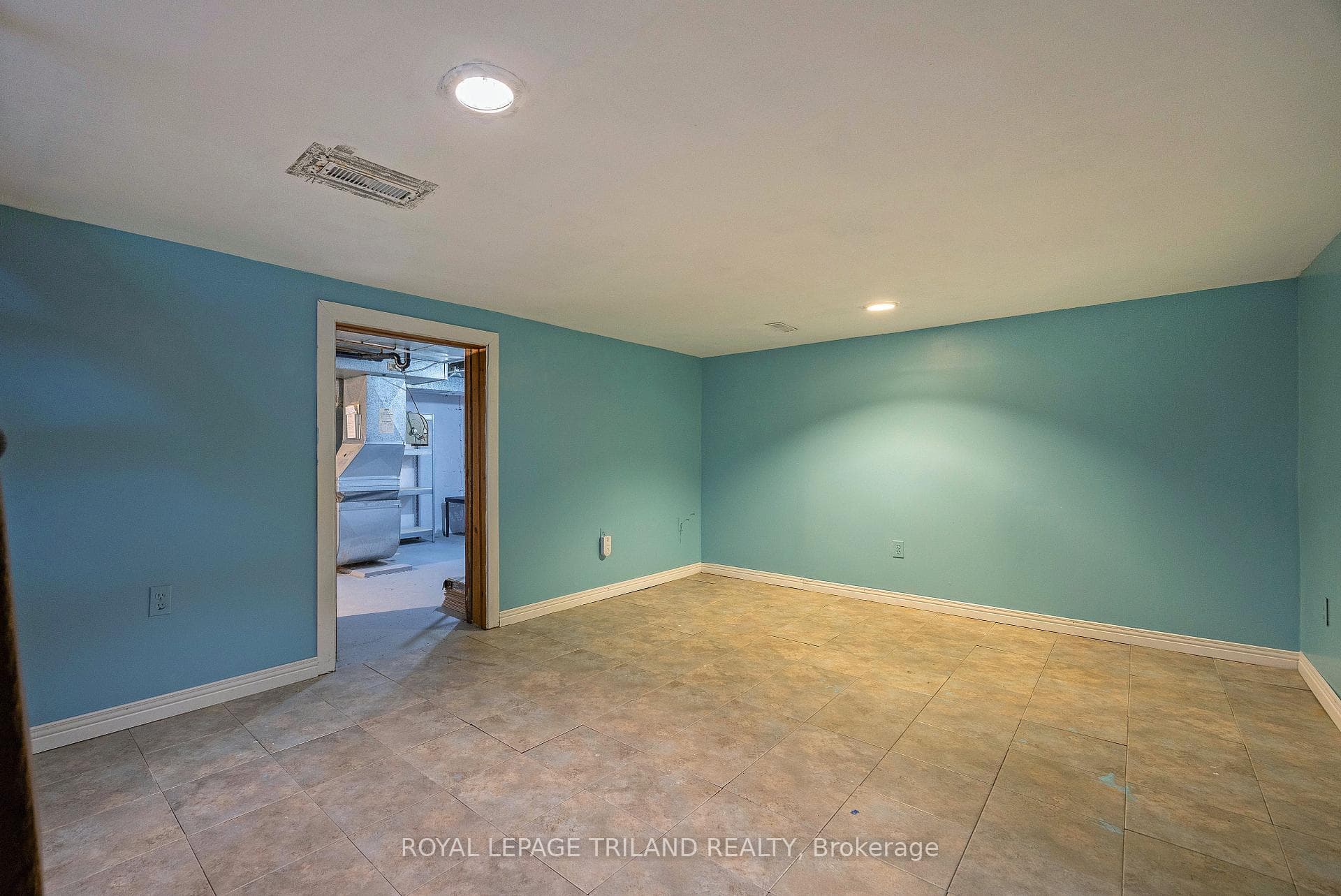 1241 King Street photo 26