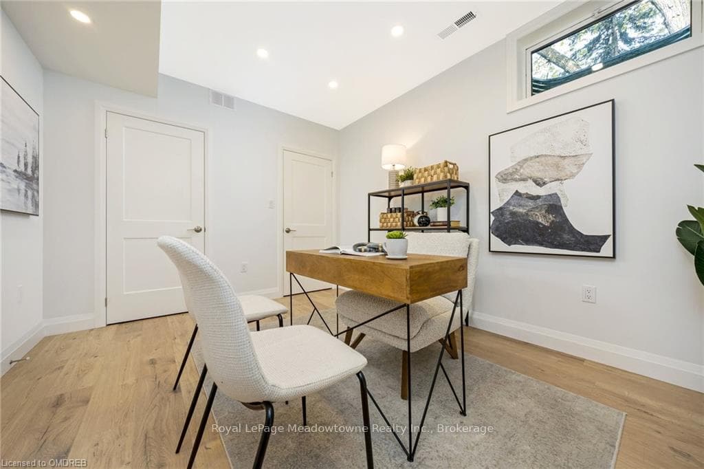 250 SATOK Crescent Unit 32 photo 33
