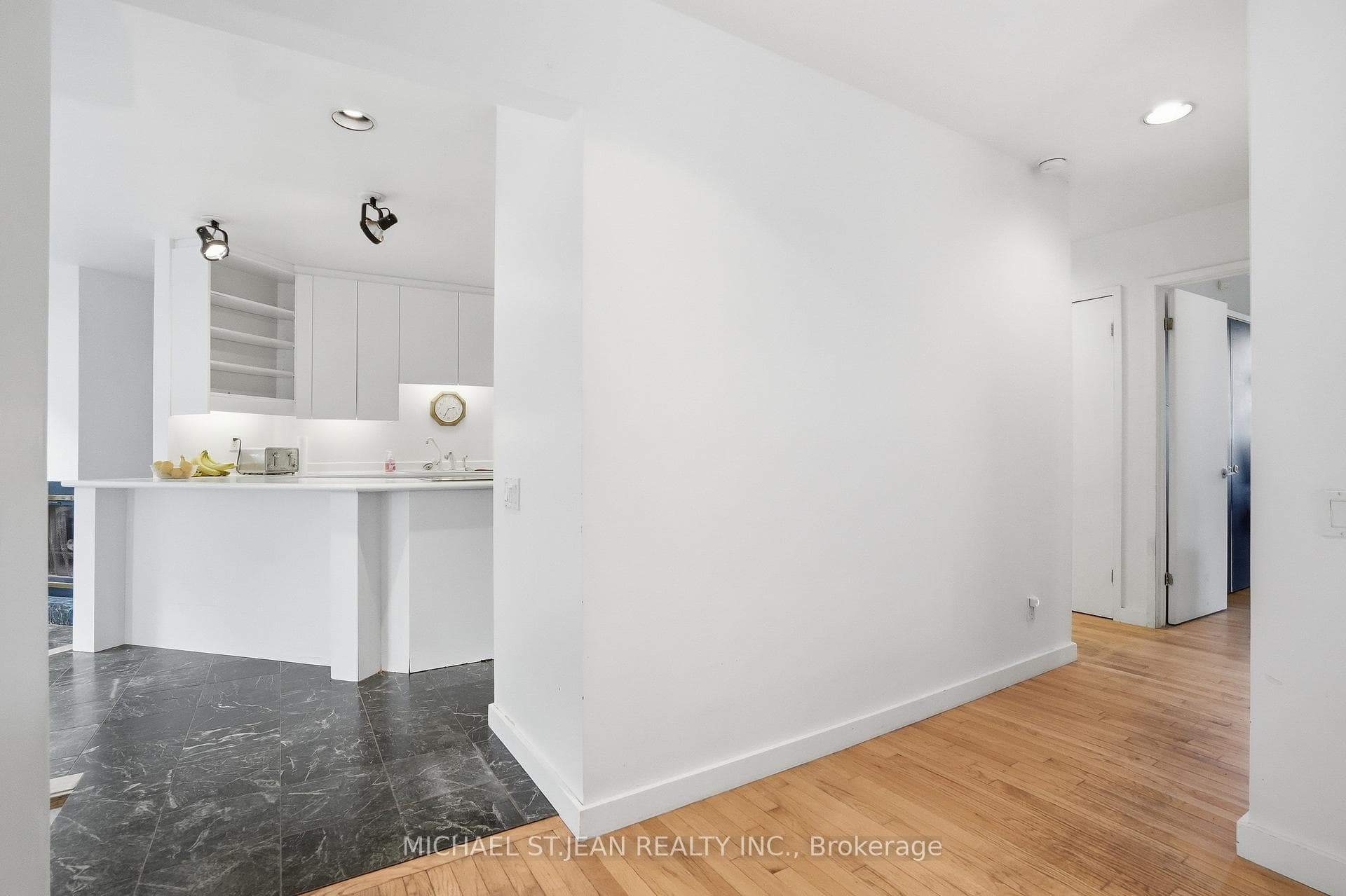 1314 Safari Road photo 6