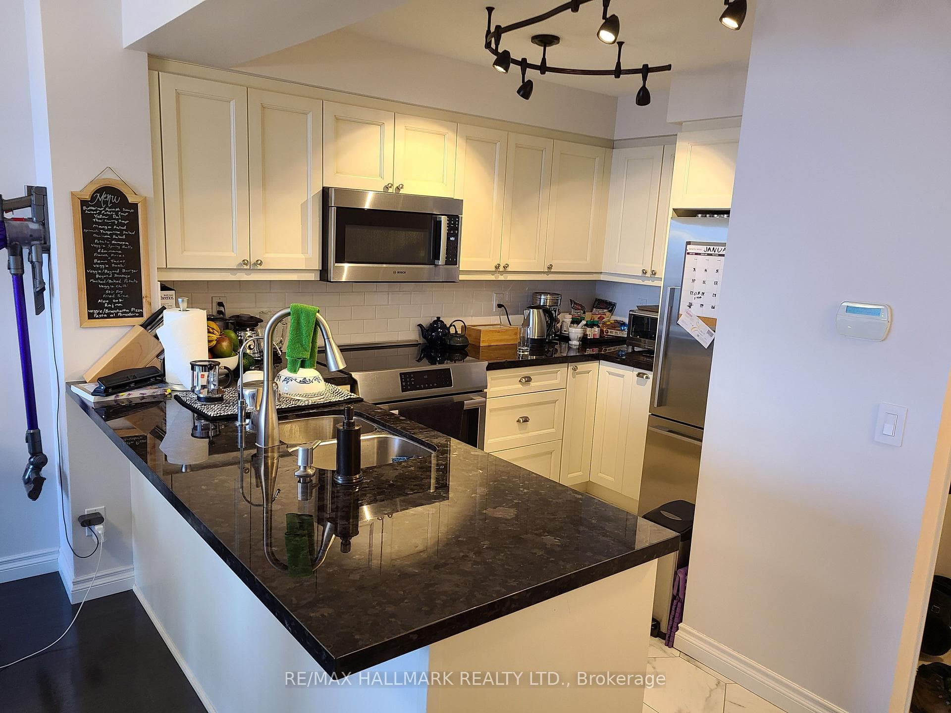 350 Red Maple Road Unit 604 photo 13